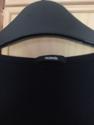 Camiseta negra Tezenis con tachuelas