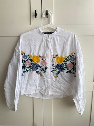 Blusa Zara blanca bordada flores