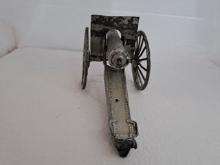 Cañón antiguo de juguete