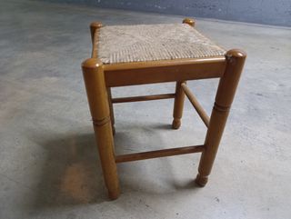 4 Taburetes de madera y sisal