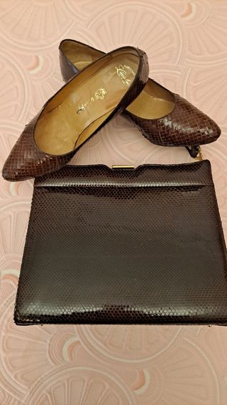 Bolso y zapatos piel serpiente marrón
