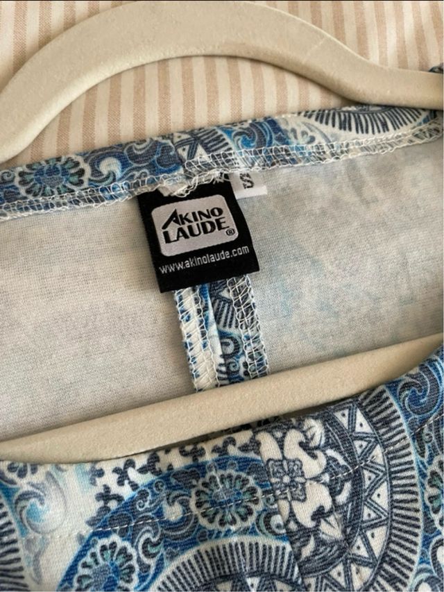 Vestido azul y blanco estampado