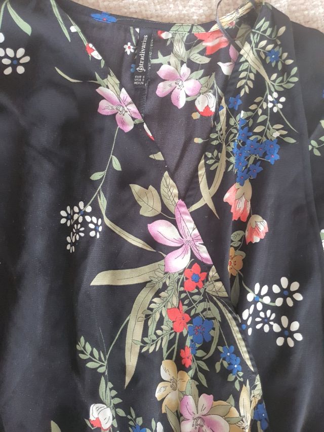 Mono corto floral negro