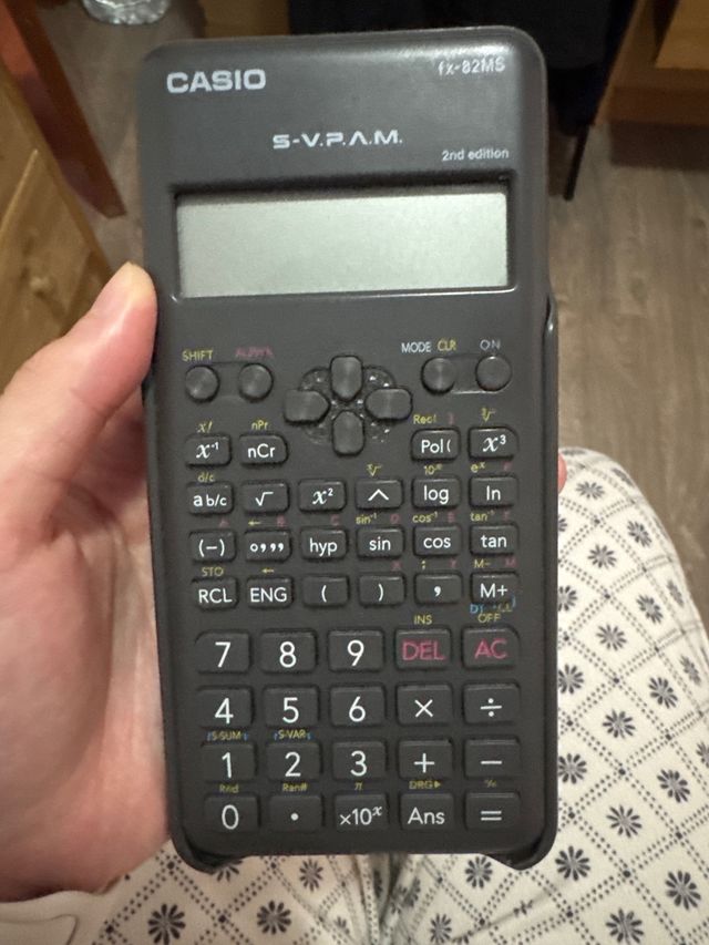 Calculadora CASIO fx-82MS