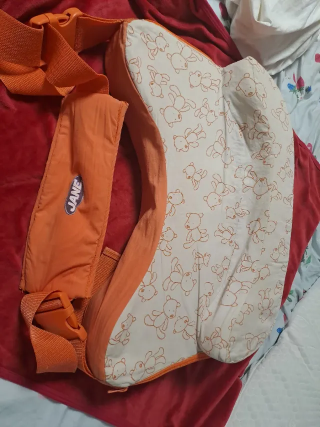 Antibuelco de bebé y cojin de lactancia buen estad