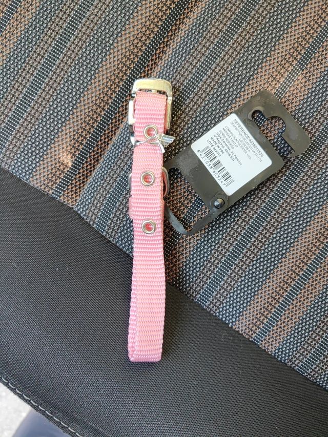 3 collari per animali domestici: rosso, nero e rosa