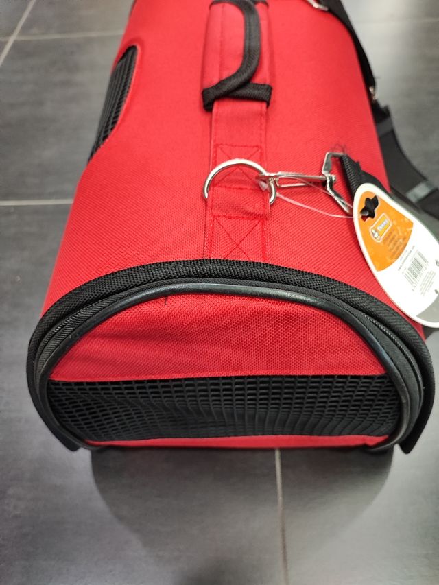Transportín rojo para mascotas