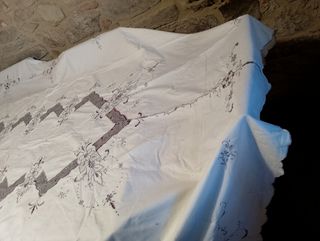 Tovaglia antica  ricamata 12 posti
