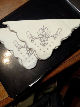 Tovaglia antica  ricamata 12 posti