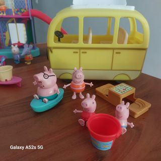 Peppa Pig, casa, caravana, cole, granja,  vehículo