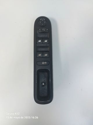 Mando de elevalunas Peugeot 5008 2.0HDI 