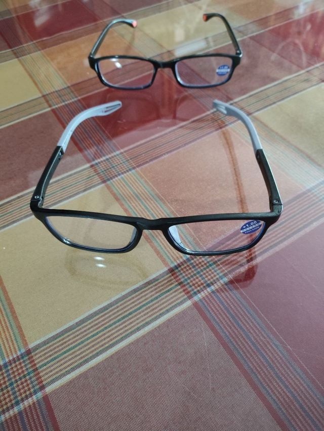 Gafas de lectura, presbicia, vista cansada