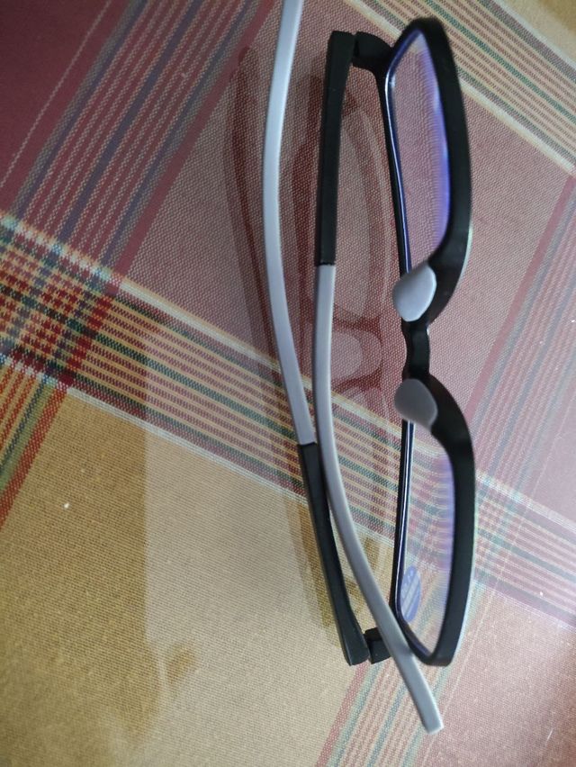 Gafas de lectura, presbicia, vista cansada