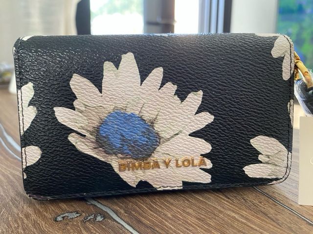 Monedero negro Bimba y Lola de flores NUEVO