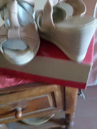 Sandali igl&co beige, zeppa 9 cm, n. 38