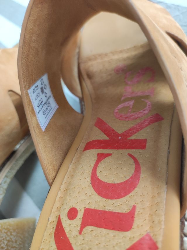 Zuecos Kickers marrones, talla 36