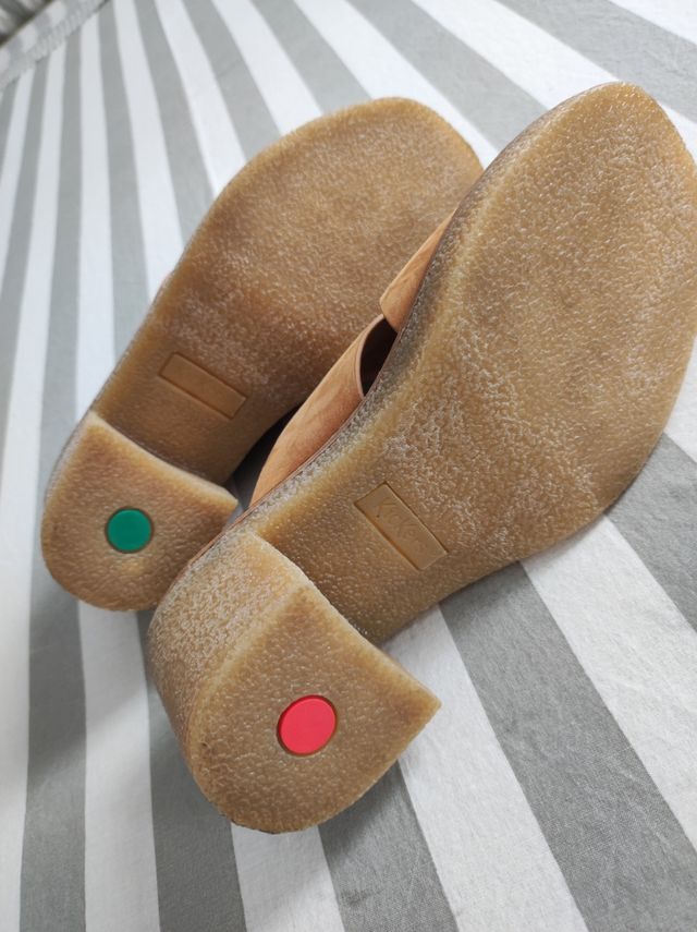 Zuecos Kickers marrones, talla 36
