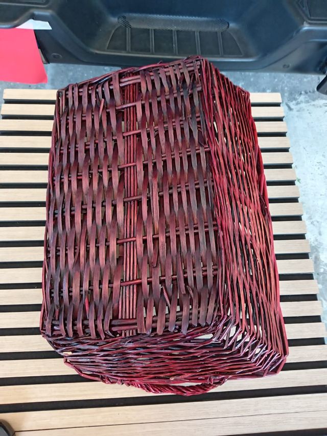 Cesto rettangolare in vimini rosso