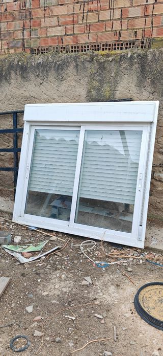 Ventana aluminio blanco 136x155
