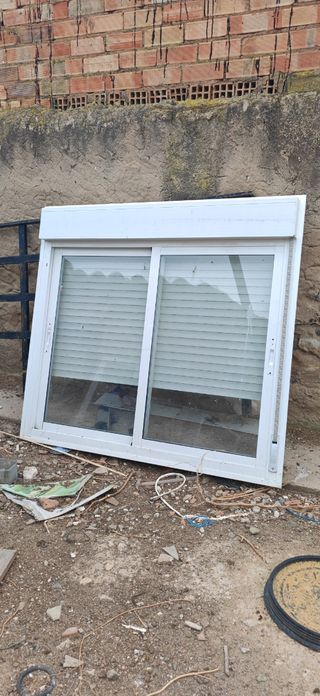Ventana aluminio blanco 136x155
