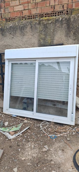 Ventana aluminio blanco 136x155