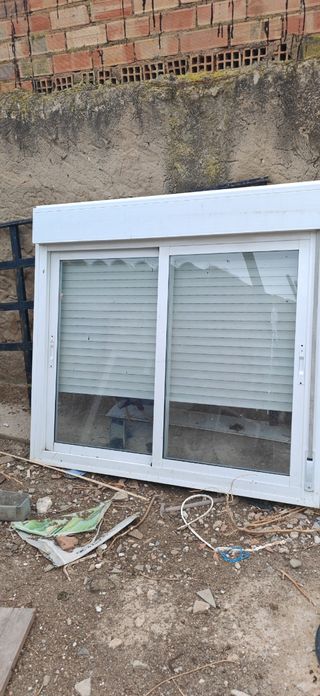 Ventana aluminio blanco 136x155