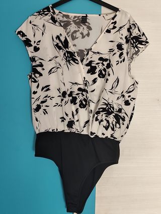 Body floral blanco y negro - Talla XL