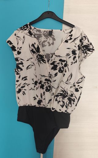 Body floral blanco y negro - Talla XL