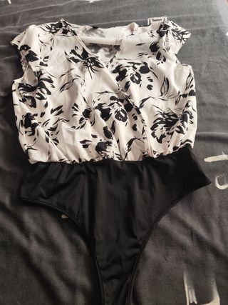 Body floral blanco y negro - Talla XL