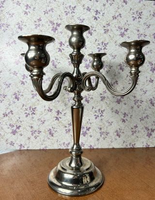 Candelabro bañado en plata.
