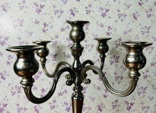 Candelabro bañado en plata.