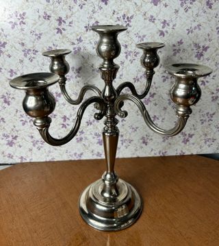Candelabro bañado en plata.