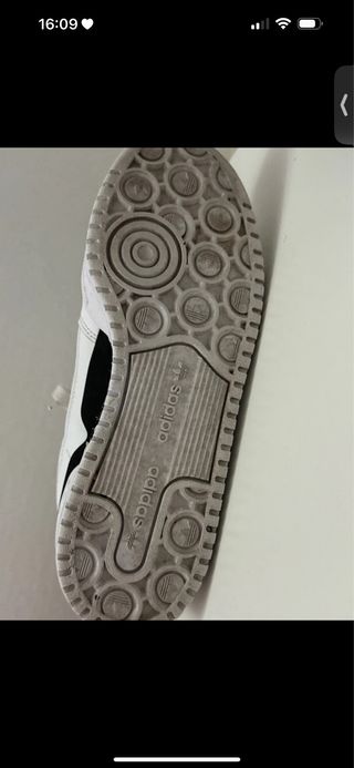 Adidas-Scarpe bianche con dettaglio nero. n. 38,5.