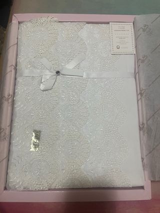 ¡REBAJA! Juego de cama matrimonio bordado