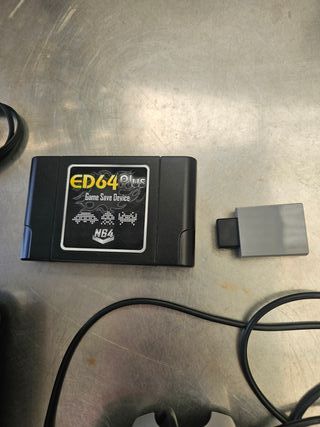 Nintendo 64 con Pokémon Stadium y accesorios
