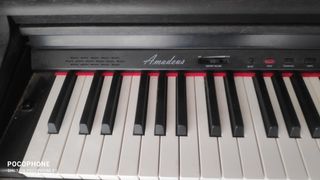 Piano Electrónico Amadeus HP-4
