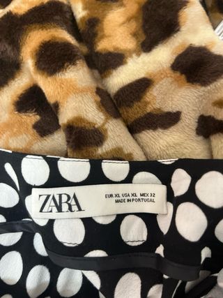 Falda Zara lunares blanco-negro