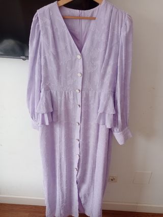 Vestido morado celebración botones joya