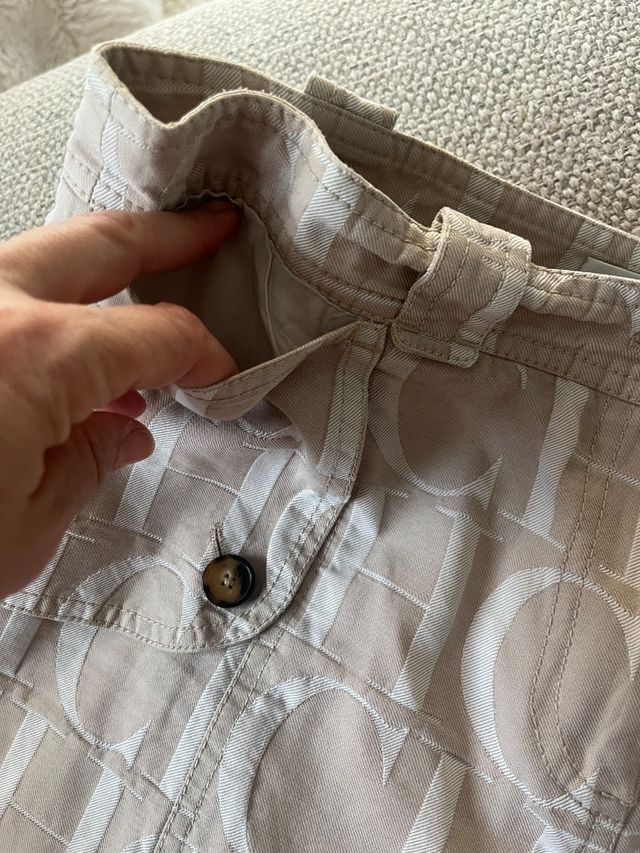 Carolina Herrera saia bege