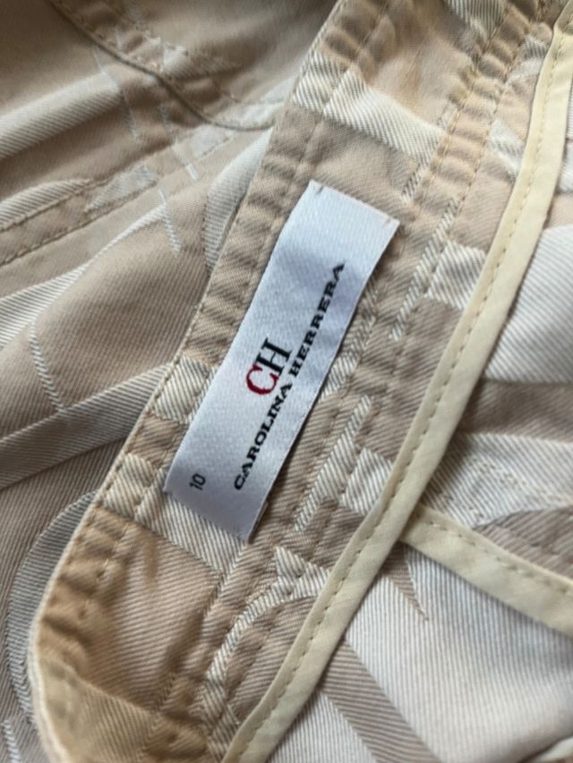 Carolina Herrera saia bege