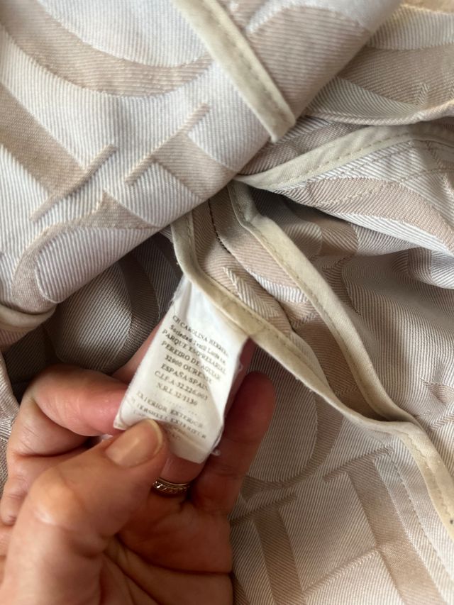 Carolina Herrera saia bege