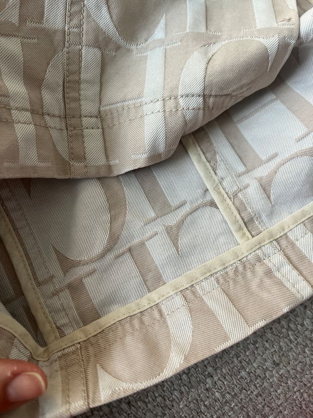 Carolina Herrera saia bege