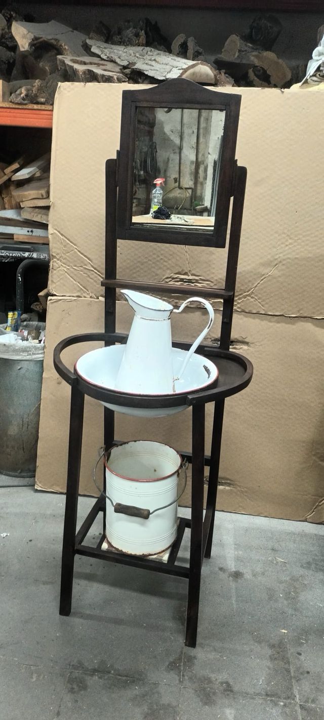 Lavabo antiguo de madera
