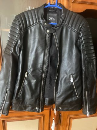 Chaqueta Zara polipiel negra
