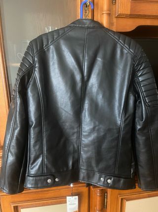Chaqueta Zara polipiel negra