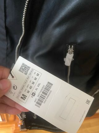 Chaqueta Zara polipiel negra