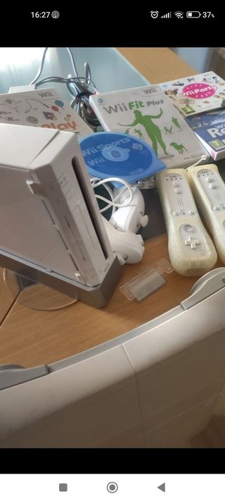 Wii + 2 mandos + Wii Sports + juegos