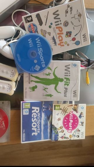 Wii + 2 mandos + Wii Sports + juegos