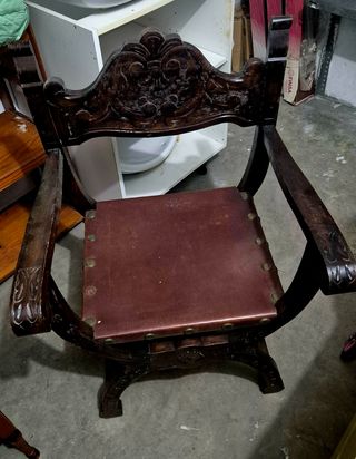 Silla antigua tallada - Madera y Cuero