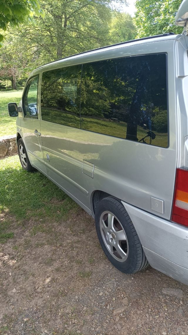 Furgo camper equipada y lista para viajar